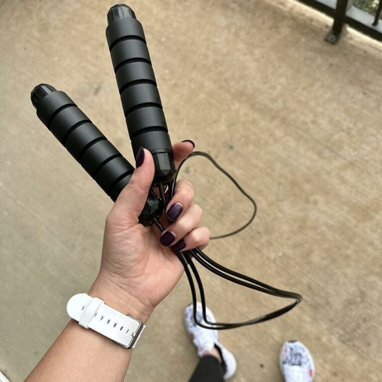 Loocio Jump Rope - lightweight with ergonomic handles