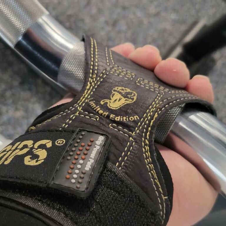 Cobra Grips Pro lifting straps - gripping ez bar