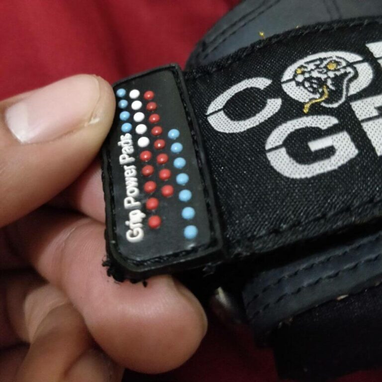 Cobra Grips Pro lifting straps - logo on wrist wrap