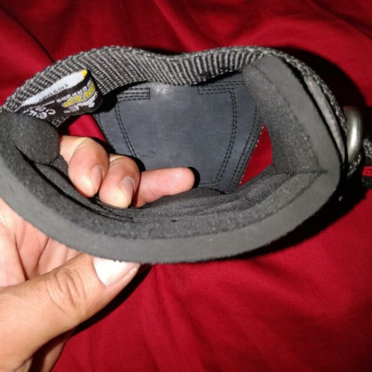 Cobra Grips Pro lifting straps - wrist padding view up close